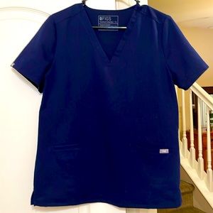 Figs Casma 3 pocket scrub top